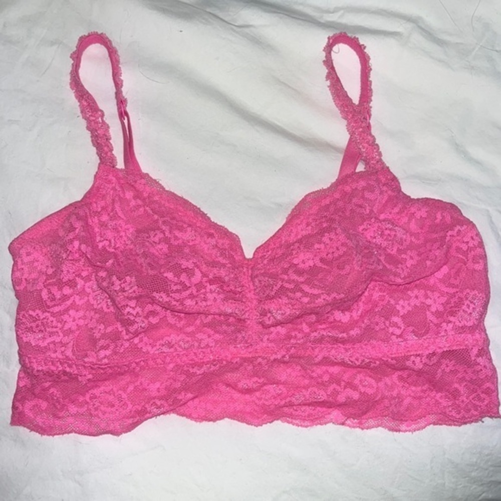 VICTORIA’S SECRET PINK LACE BRALETTE